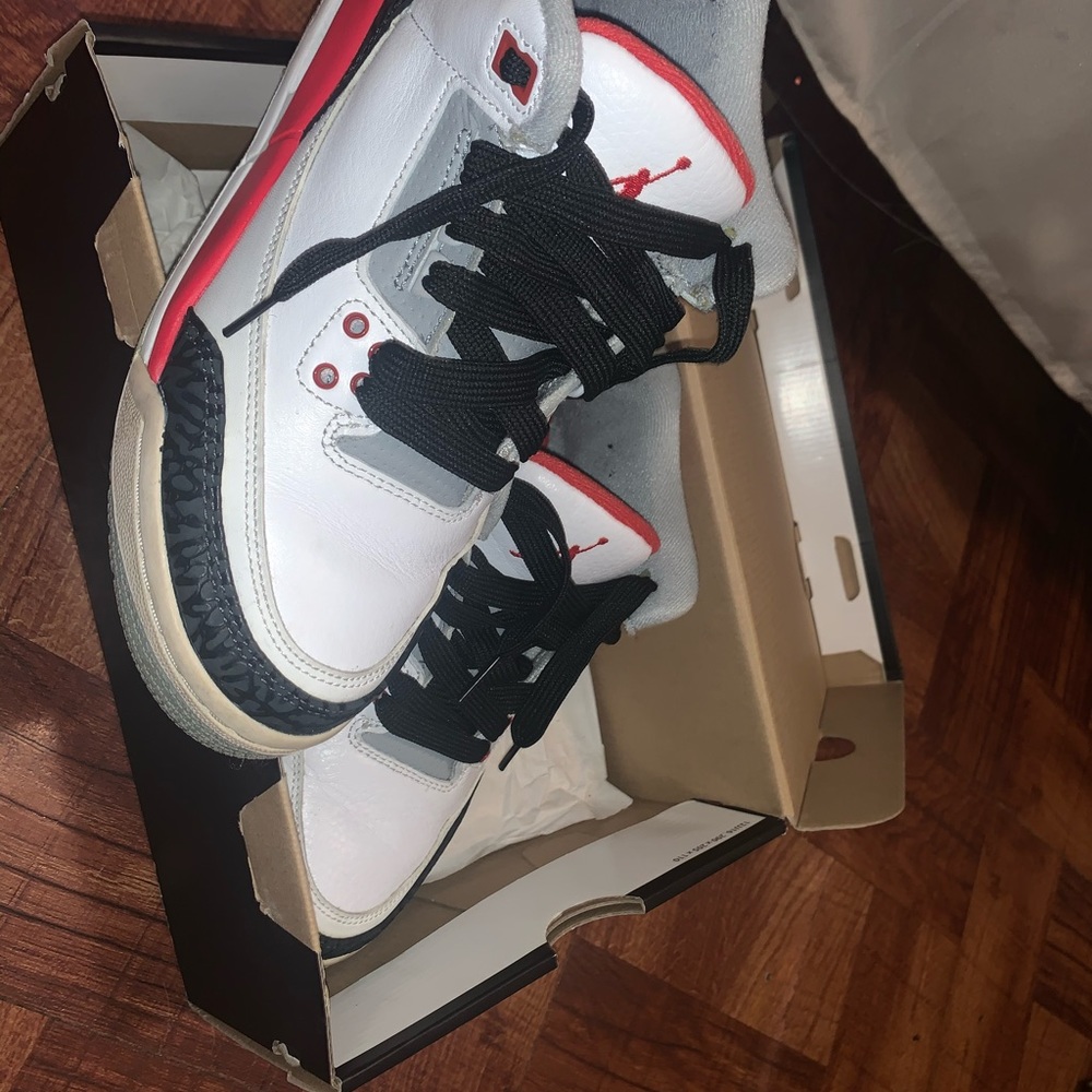Air Jordan 3s Fire Red